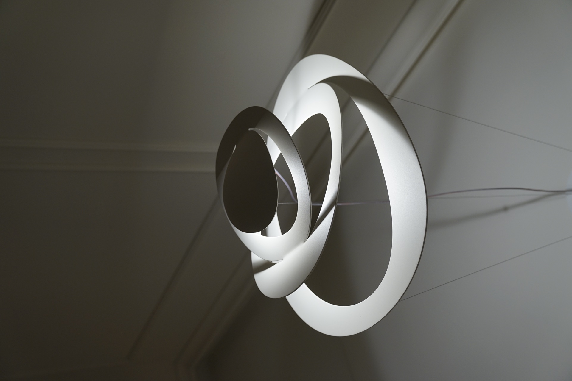 Lampada a sospensione Artemide Pirce in primo piano
